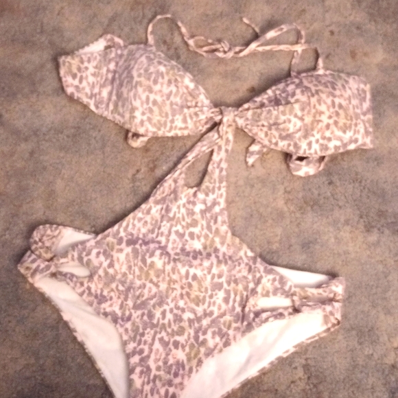 Roxy Monokini style one piece sun suit ladies/junior 14 - Picture 1 of 6